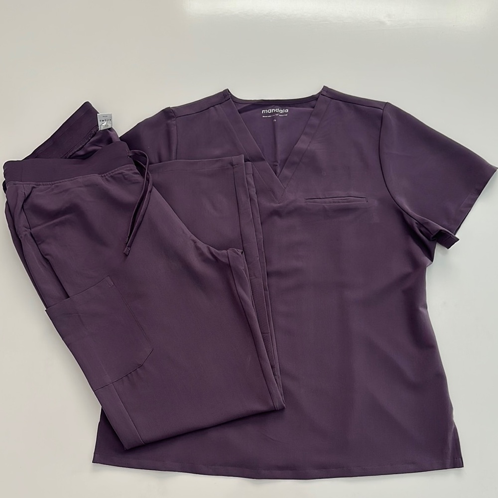 märida Women’s Purple V-Neck Scrub Top and Cargo Pant Set